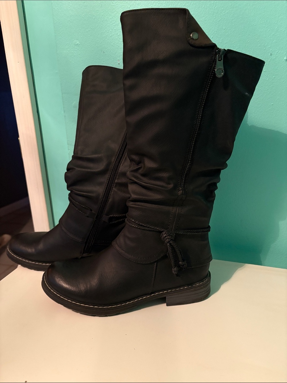 Classic Black Mid-Calf Slouch Heeled Boots